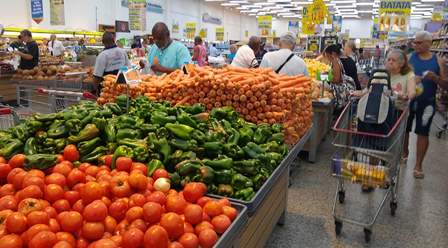 63% dos brasileiros sentem o peso dos gastos com alimentação, aponta pesquisa