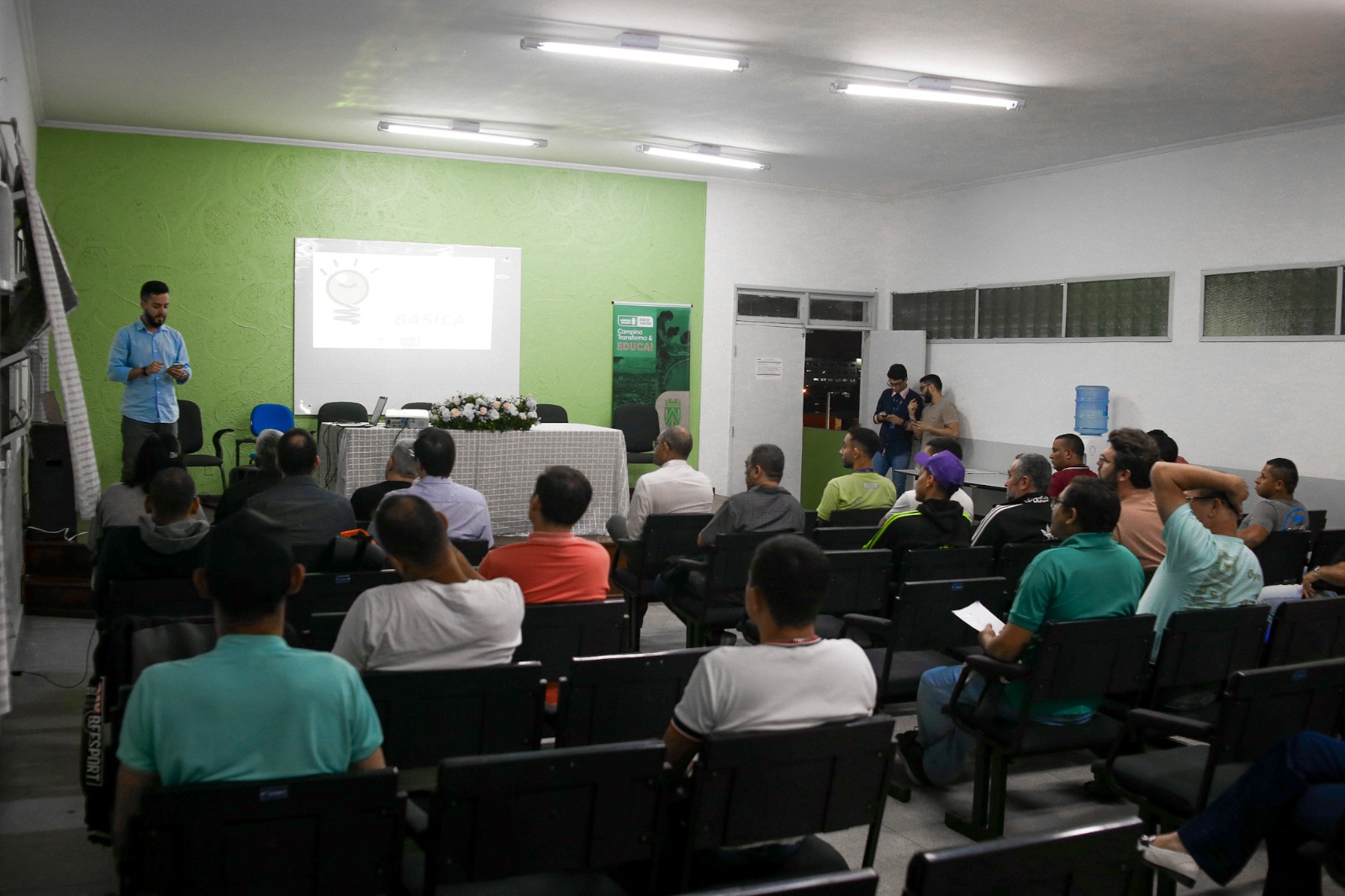 cursos gratuitos para comunidade escolar