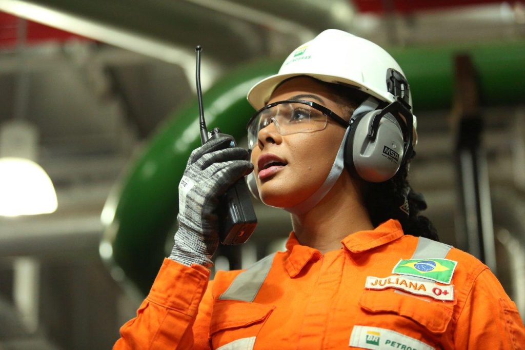 Petrobras tem lucro de R$ 110,1 bi em 2025, alta de 198,9% impulsionada por produção e eficiência