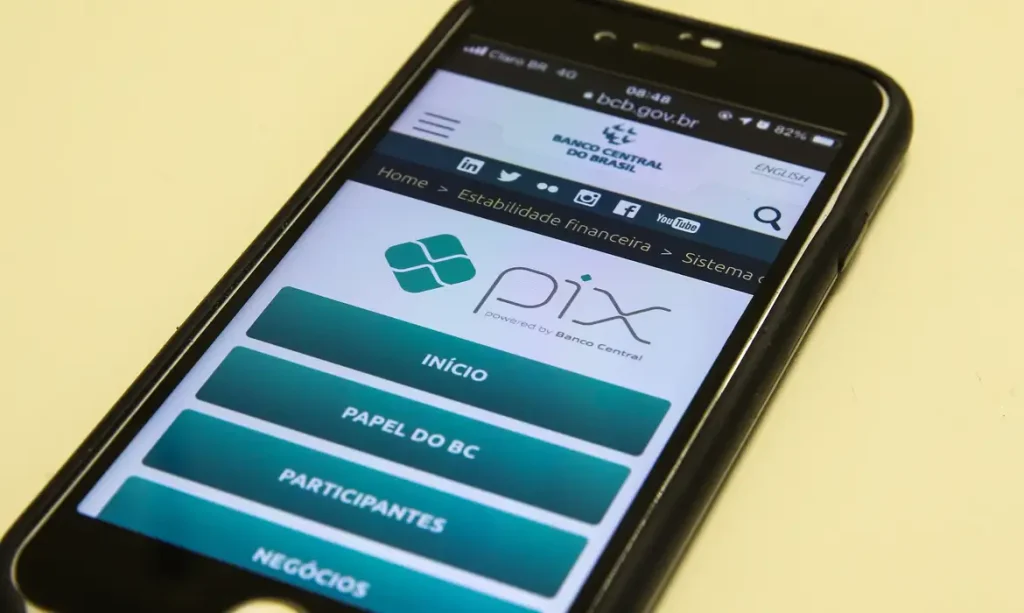 Pix já é meio de pagamento mais utilizado pelos brasileiros em compras e transações online