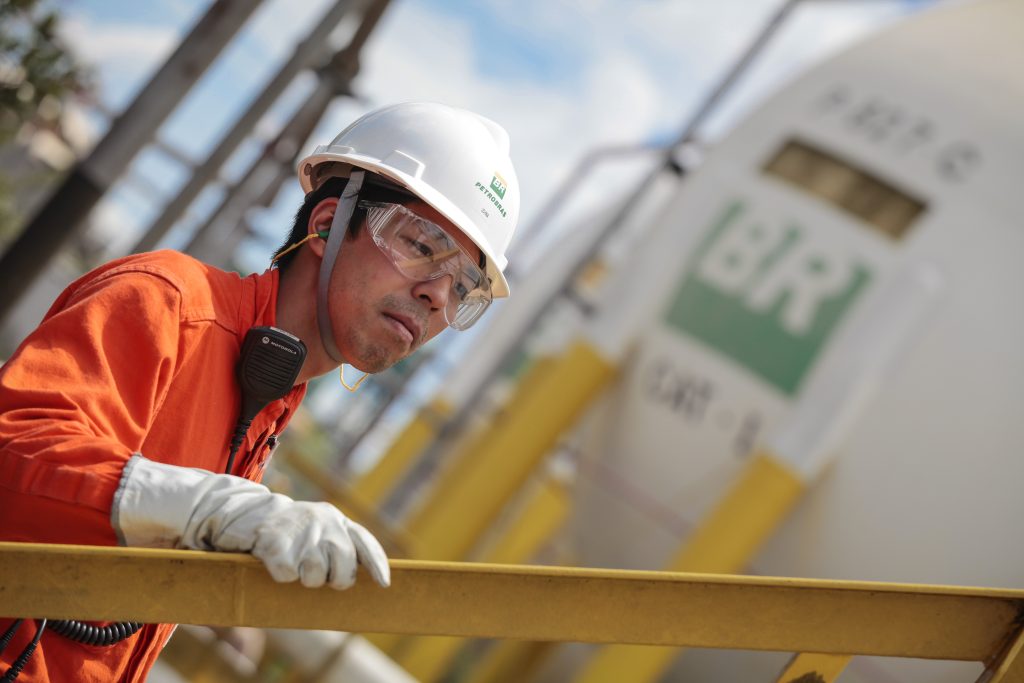 Produção de petróleo e gás natural da Petrobras cresce 3,7% em 12 meses