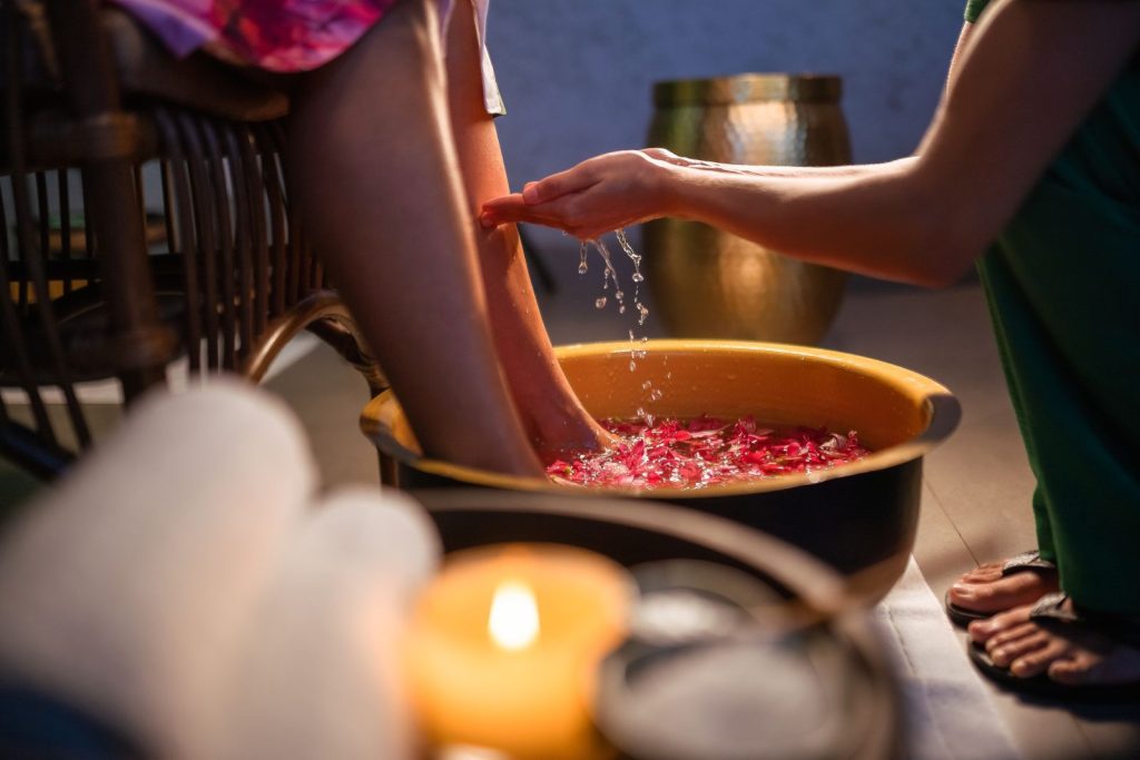 De massagem com velas a banho de imersão no spa: saiba como inovar no presente do Dia das Mães