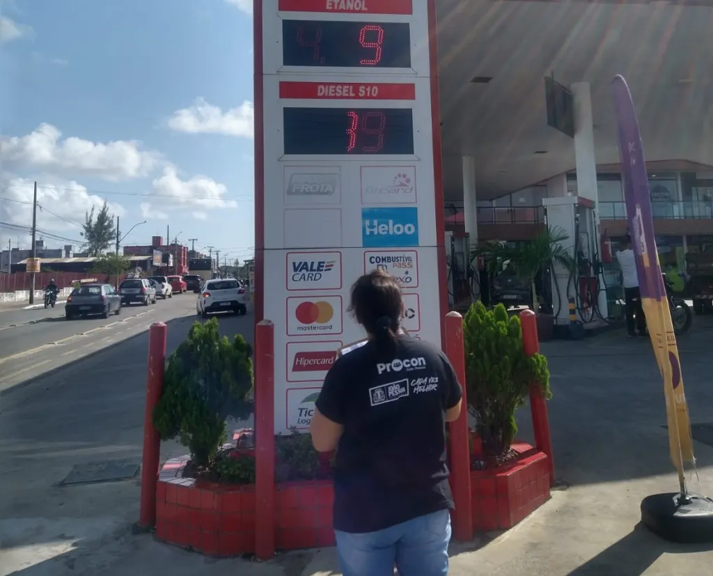 Diferença no preço do litro da gasolina comum chega a R$ 0,33 nos postos de combustíveis da Capital