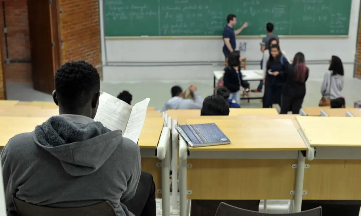 jovem estudante, nem-nem