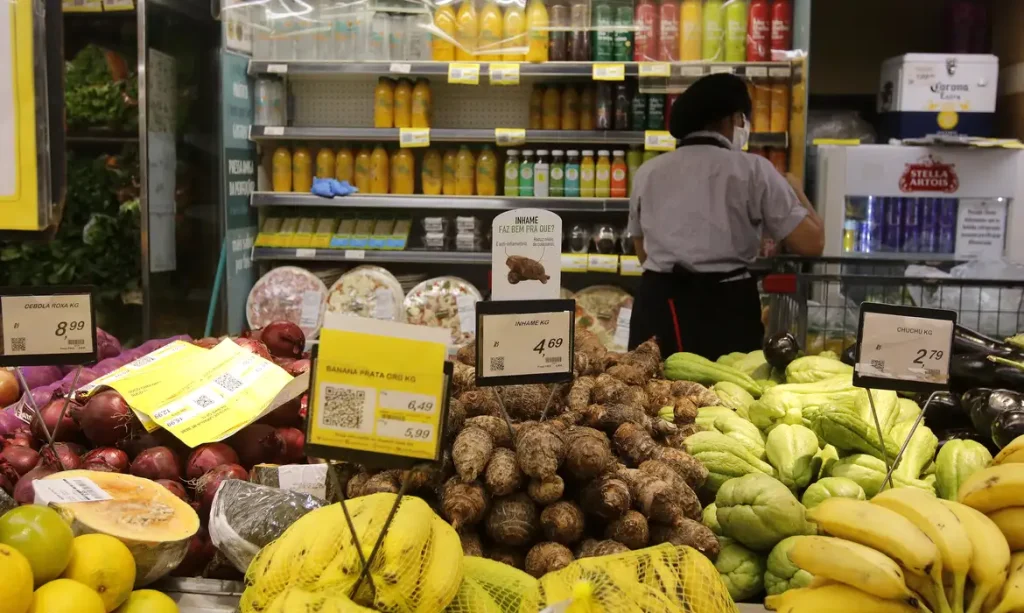 Intenção de Consumo das Famílias recuou 0,3% em setembro, entre maior renda e público masculino