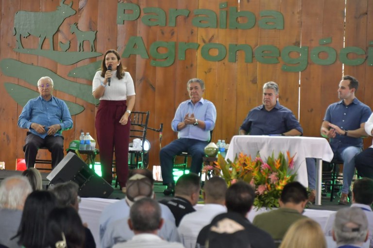 Governo da Paraíba firma parceria para incentivar cooperativas de agricultores