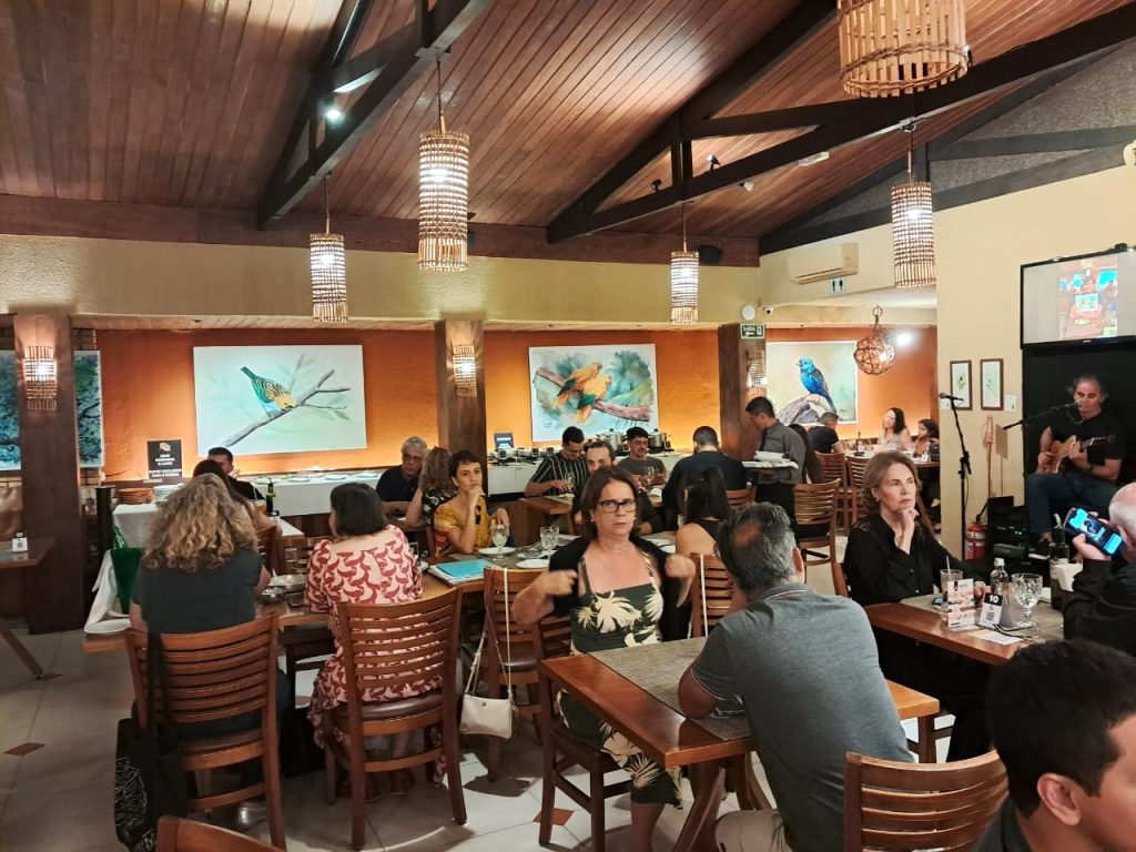 Em ação do dia das crianças, restaurante recebe alunos da rede pública para almoço especial