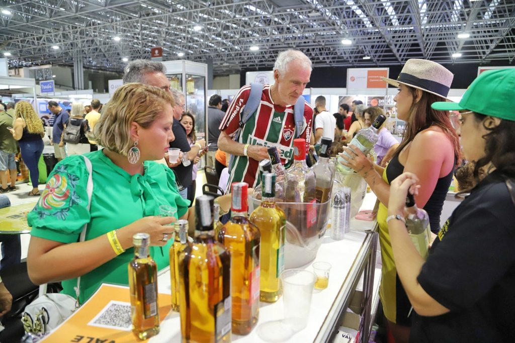 Produtores de Cachaça lançam Manifesto pela igualdade tributária em feira na Paraíba