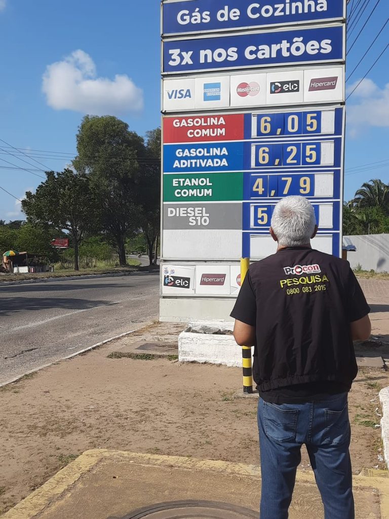 Diferença no preço da gasolina comum é de R$ 0,52 nos postos de combustíveis da Capital