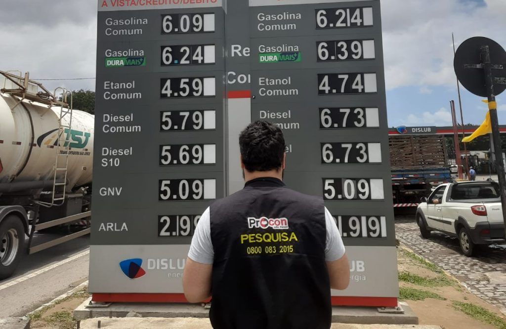 Pesquisa: Procon-JP encontra diferença de R$ 0,26 no preço da gasolina comum