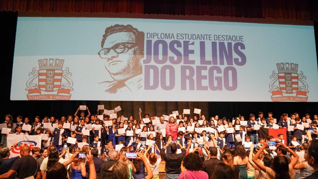 Cerca de 100 alunos medalhistas do GGE recebem diploma Estudante Destaque José Lins do Rêgo