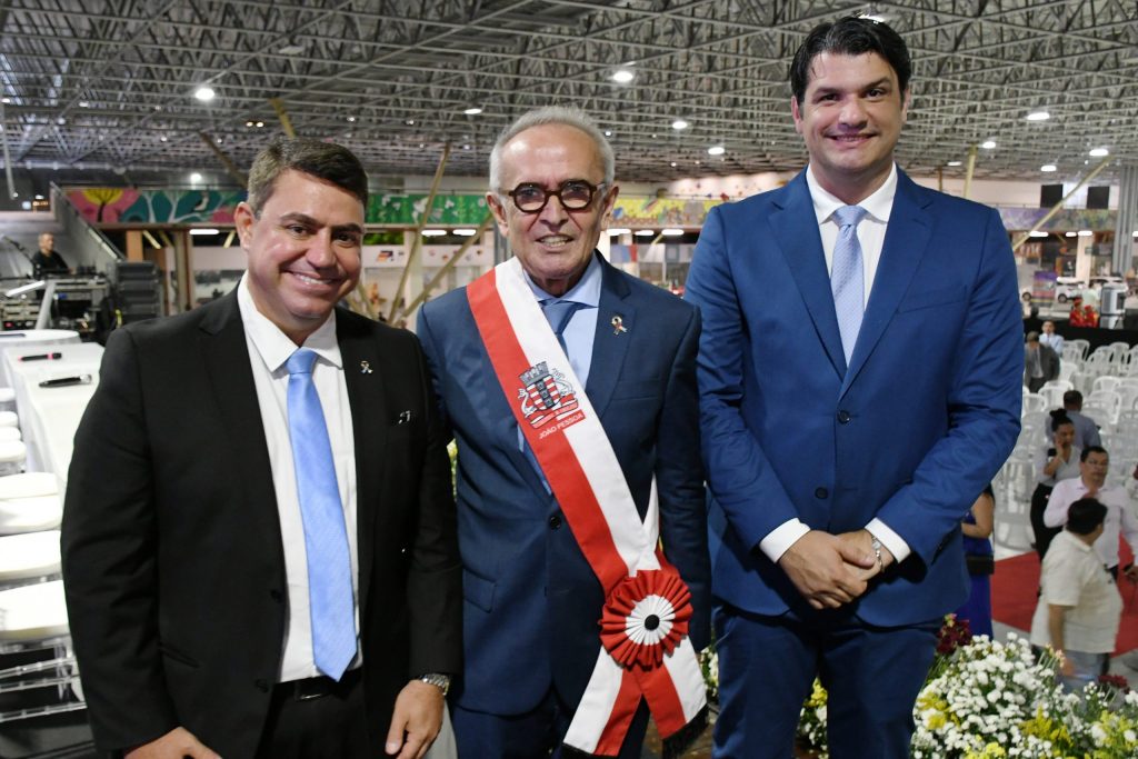 Câmaras municipais dão posse aos prefeitos e vices eleitos de João Pessoa e Campina Grande