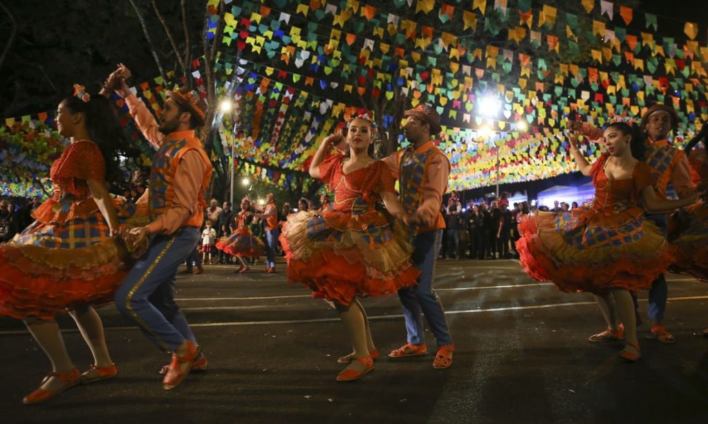 Festa popular preferida do brasileiro é a junina, e não o carnaval, diz pesquisa