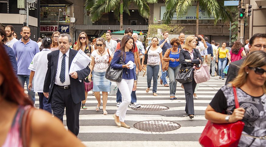 Taxa de desocupação média do ano fica em 6,6%, menor patamar da série histórica