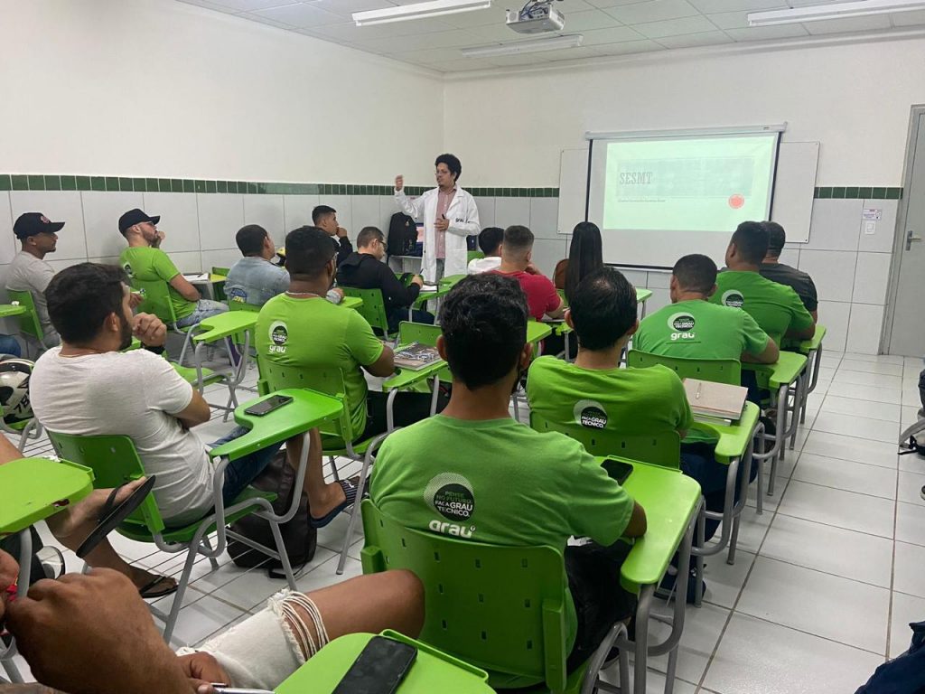 Curso técnico é opção para turbinar currículo e ingressar no mercado mais rápido