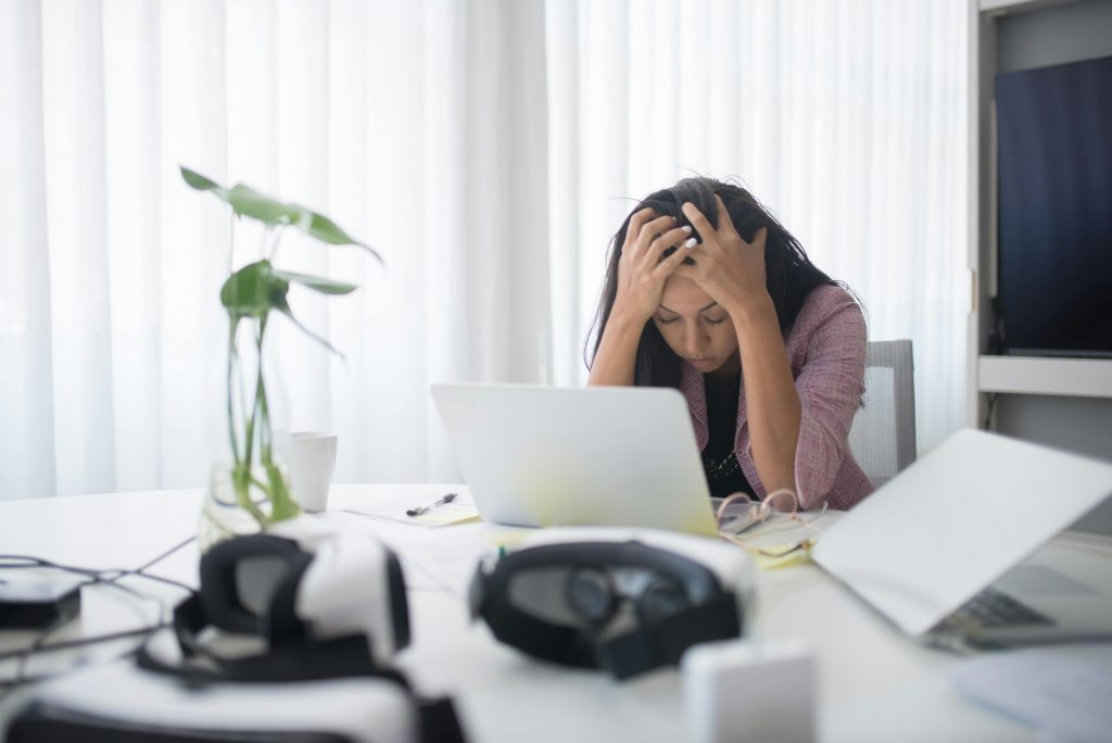 Burnout nas empresas: Especialistas compartilham dicas para evitar a síndrome no ambiente de trabalho