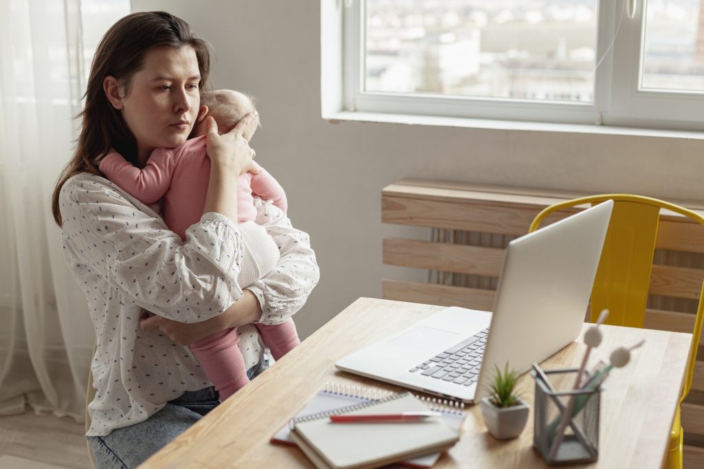 Maternidade X Mercado: Como contornar os desafios da volta ao mundo corporativo depois de ser mãe