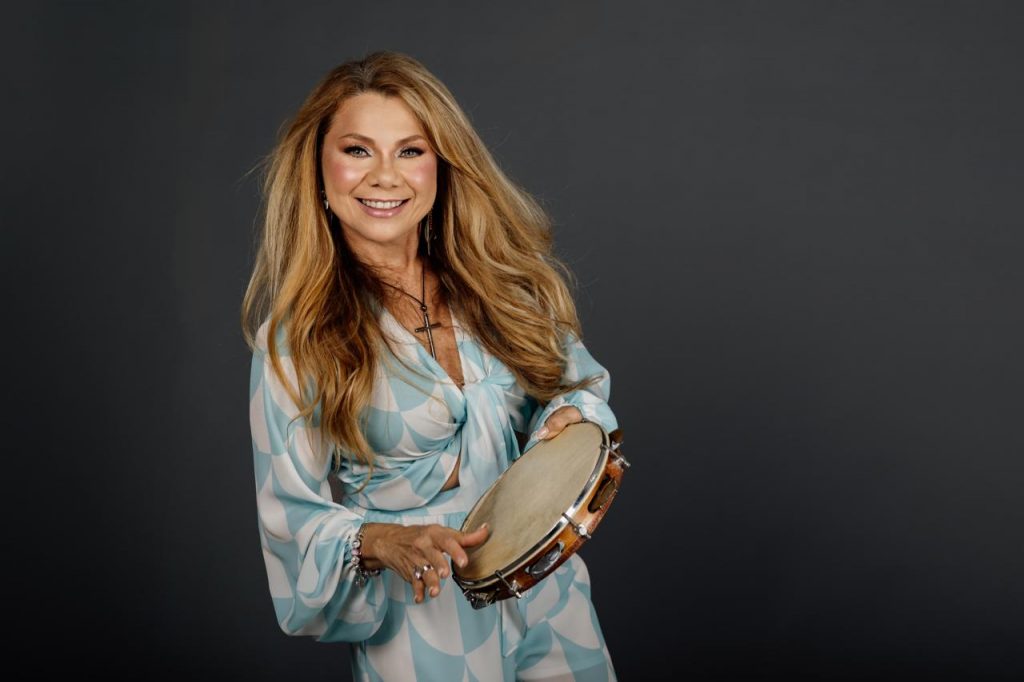 Diana Miranda se apresenta no Loca Miramar no Dia das Mães