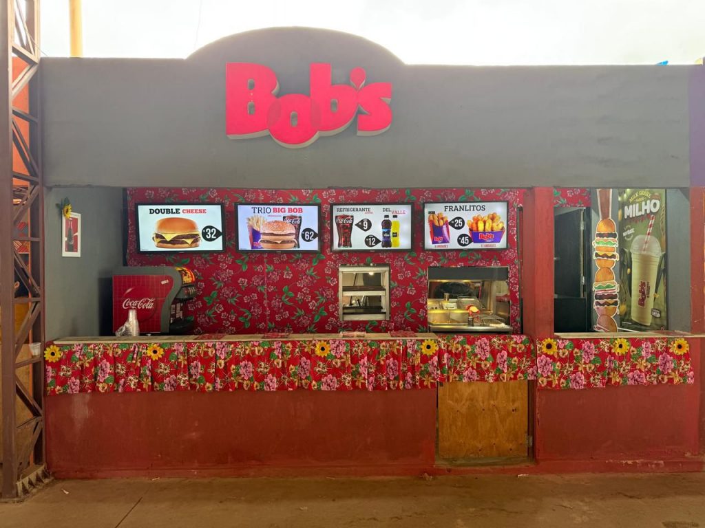 Bob’s marca presença no Maior São João do Mundo, em Campina Grande (PB)