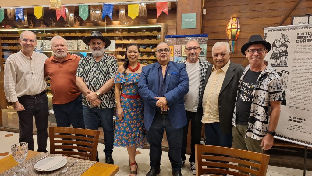 Exposição Cordel Ilustrado encanta turistas que visitam galeria do restaurante