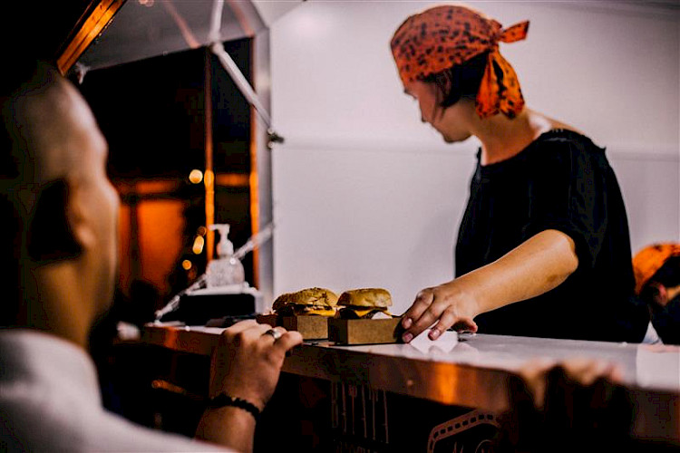 Food trucks se consolidam como alternativa promissora no setor de alimentação fora do lar