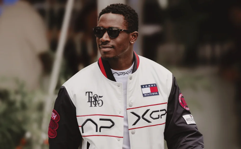 Tommy Hilfiger lança a coleção APXGP em parceria com o filme F1®