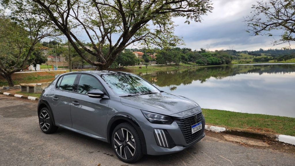 Paraíba Auto Total: Peugeot 208 2025 se renova com versão GT e motor turbo eficiente