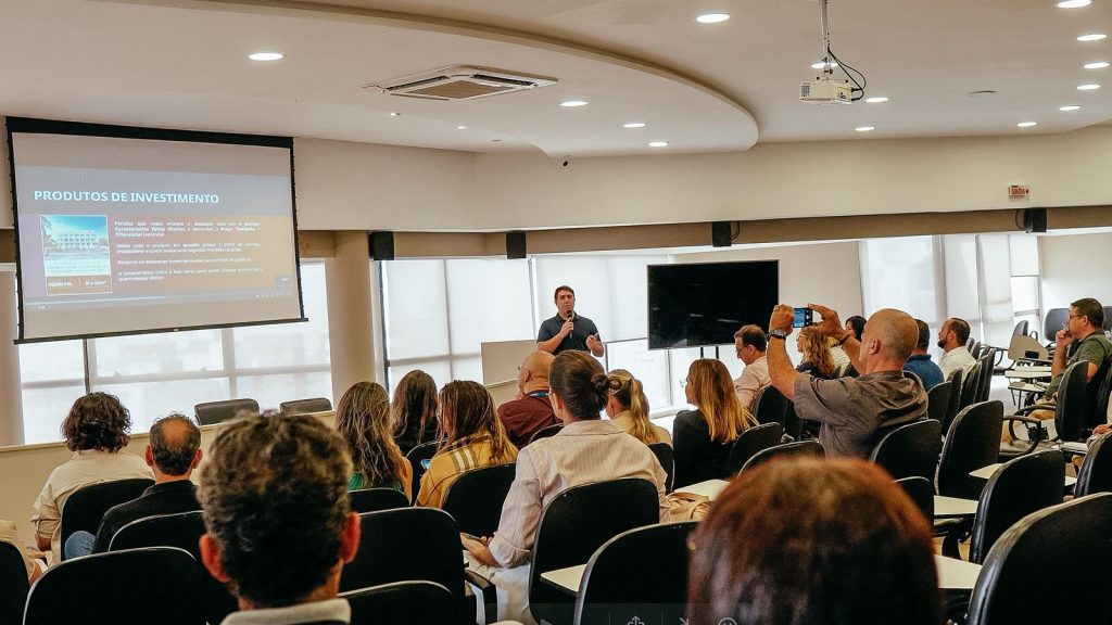 Bloco Construções promove palestra sobre tráfego pago voltada a corretores de imóveis