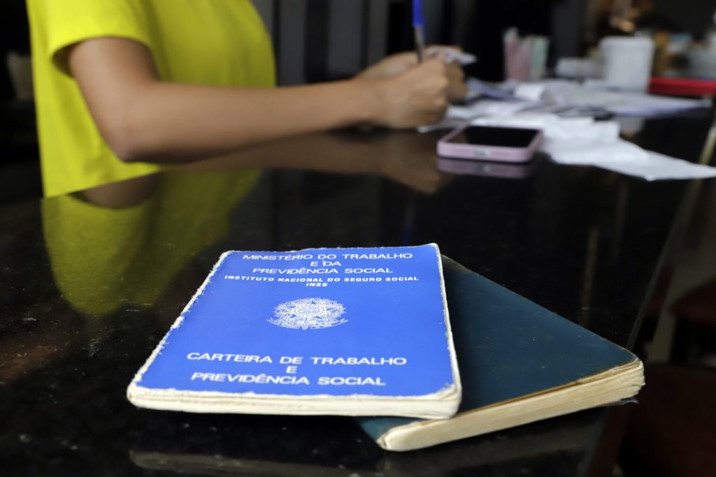 Desemprego cai à menor taxa em 13 anos; pequenos negócios são responsáveis por maioria das contratações
