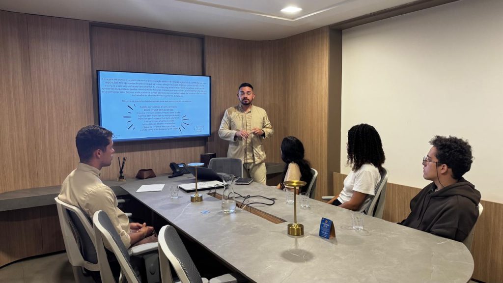 HCM Hotel integra Programa Primeira Chance e insere jovens ao mercado de trabalho