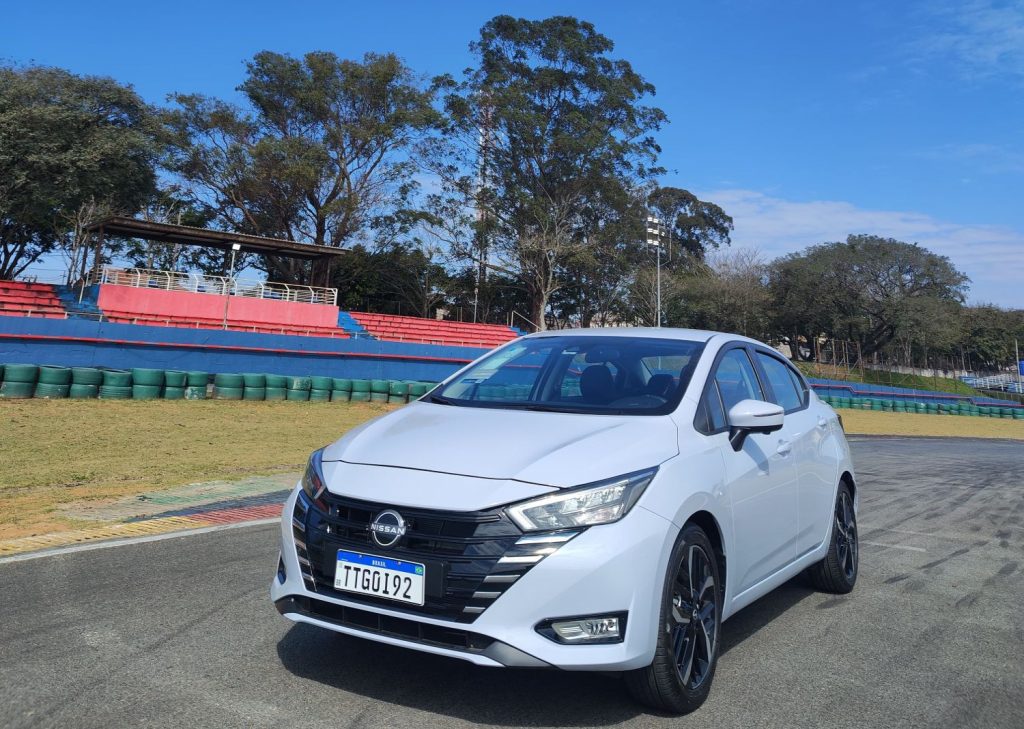 Paraíba Auto Total: Nissan Versa 2026 mostra eficiência no dia a dia