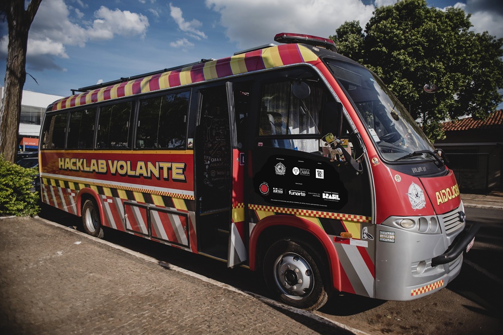 Hacklab Volante leva oficinas educativas de arte e tecnologia a estudantes de João Pessoa