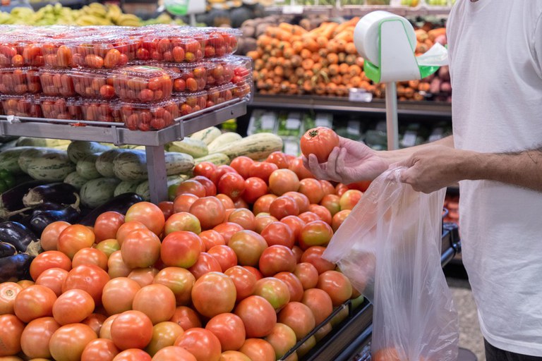 Sete de 12 produtos da cesta básica tiveram queda em agosto em João Pessoa