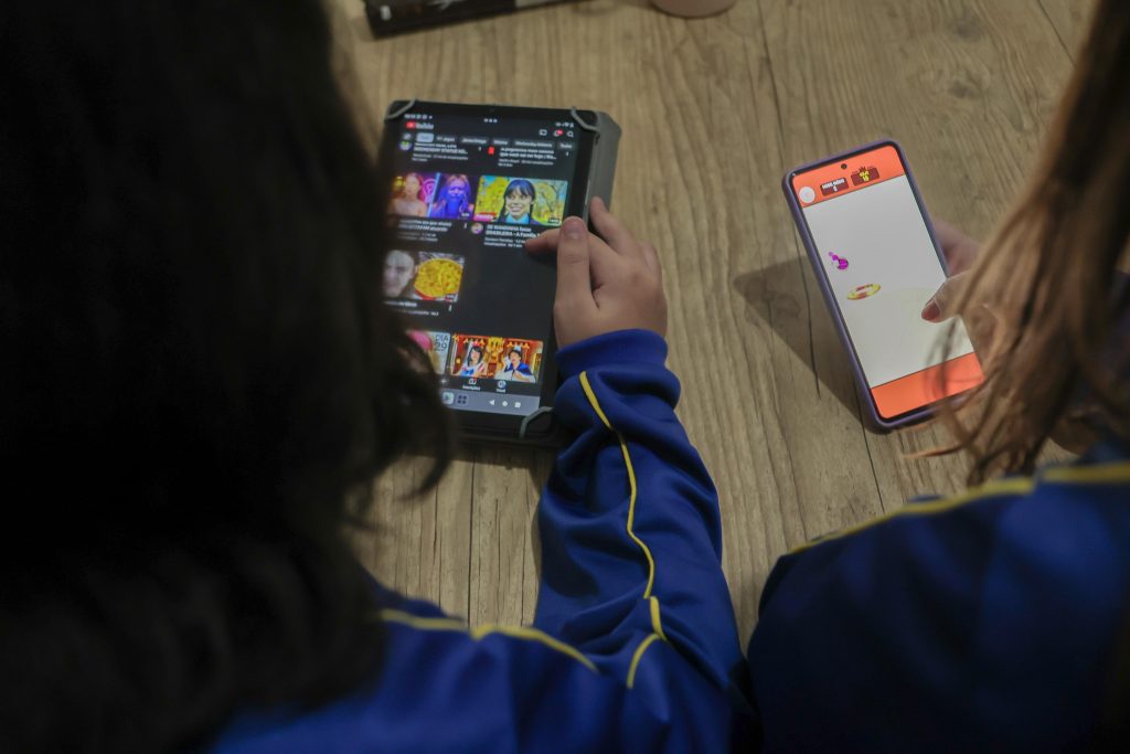 Especialista alerta sobre impacto do uso de telas na saúde mental de crianças e adolescentes