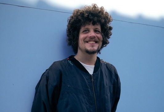 Chico Chico apresenta turnê “Estopim” em João Pessoa e Campina Grande em outubro