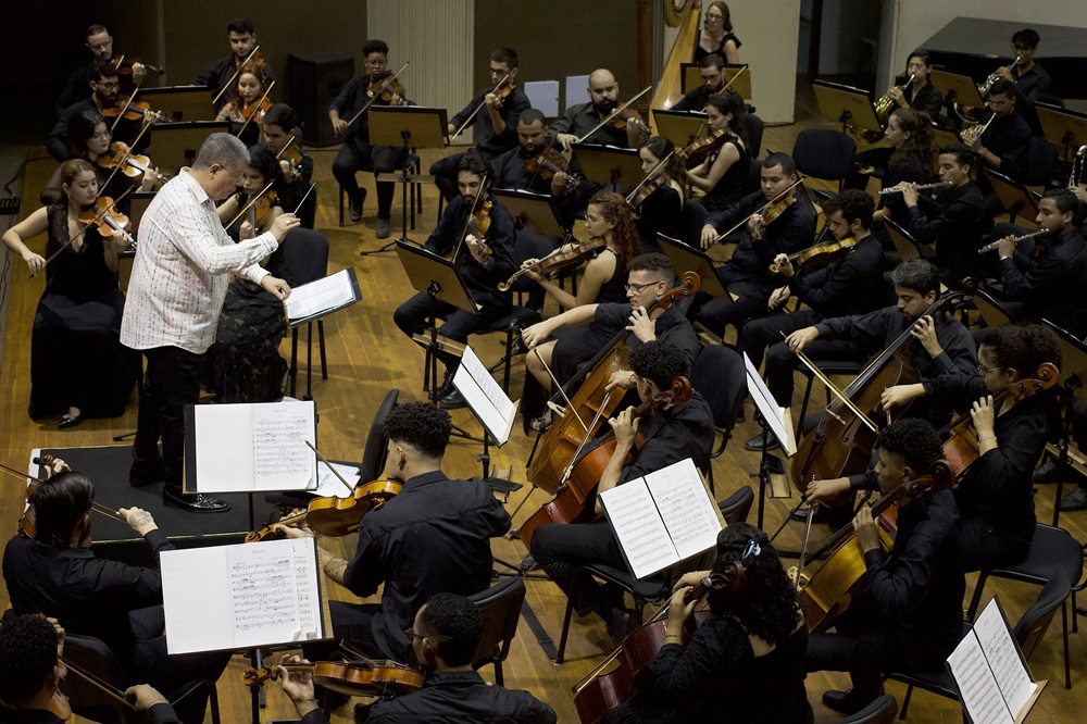 Orquestra Jovem da Paraíba apresenta concerto com músicas de várias culturas e solo de violoncelo