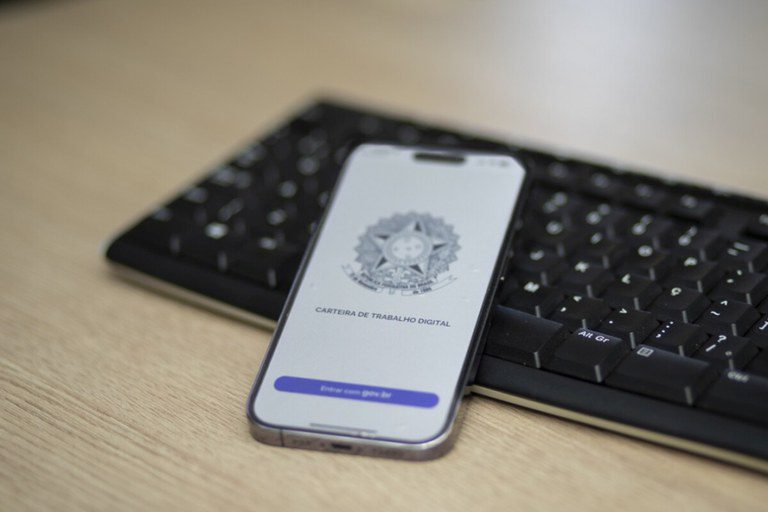 Brasil tem recorde de 49 milhões de empregos formais. Saldo positivo do ano está em 1,7 milhão