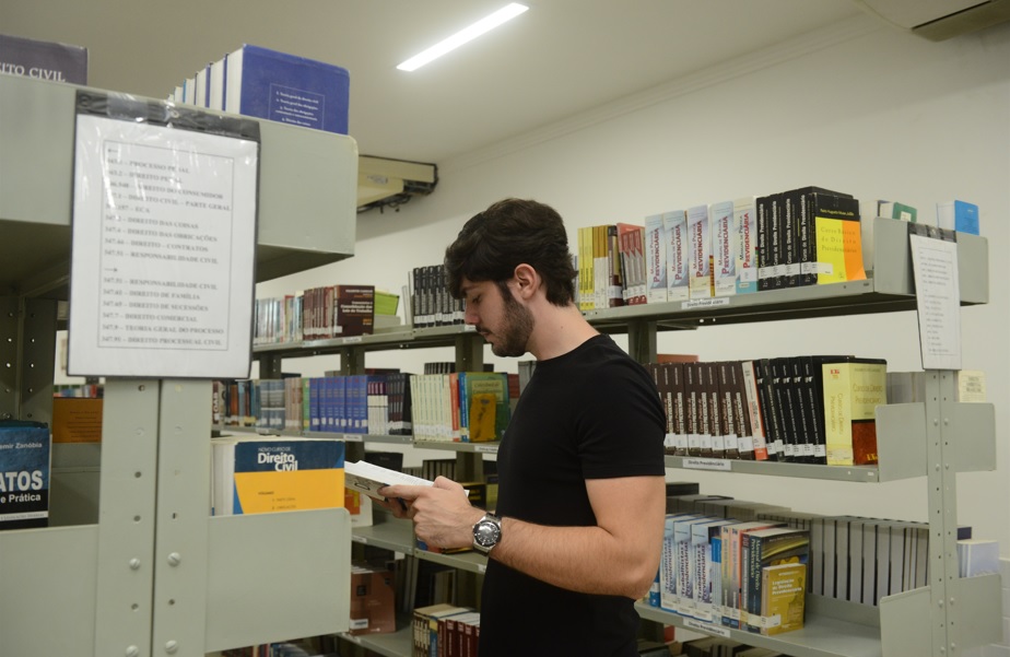 Gira Cultura movimenta troca de livros e incentivo à leitura durante a Semana de Iniciação Científica