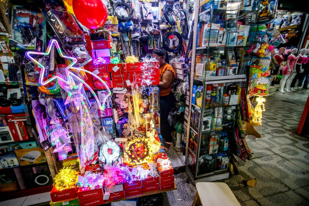 Shoppings Populares se preparam para as vendas de fim de ano com sorteios e descontos para os clientes