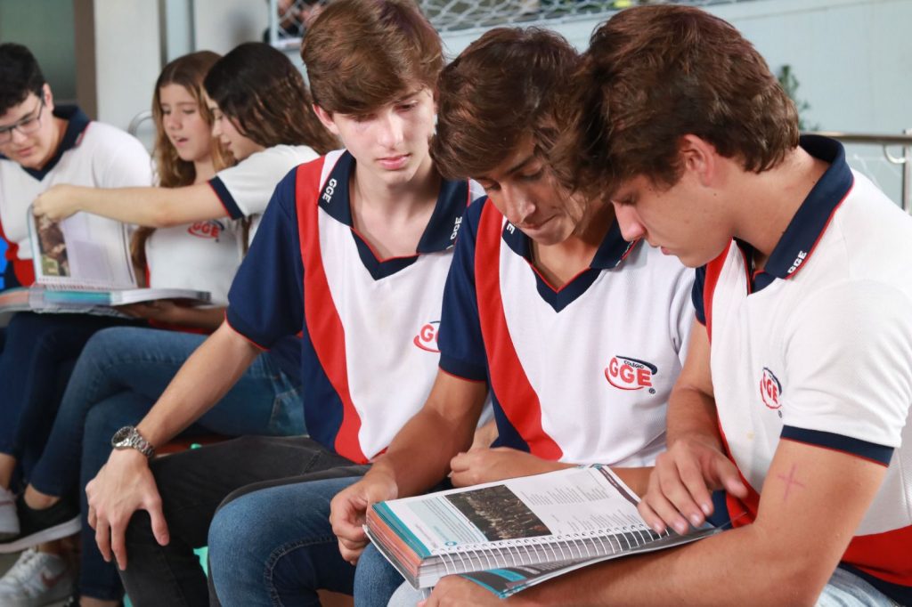 Cuidados com saúde mental de estudantes são fundamentais na reta final do ano letivo, alerta especialista