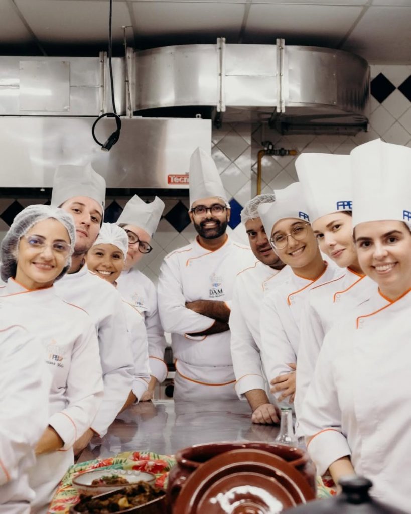 Da engenharia a cozinha: professor da FPB transforma paixão pela gastronomia em trajetória inspiradora