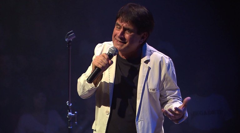 Biafra celebra 45 anos de carreira com show emocionante no Teatro Paulo Pontes no dia 04 de novembro