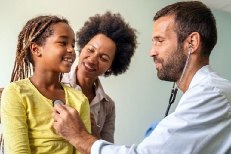 Governo do Brasil anuncia chegada de mais médicos especialistas e novas unidades de saúde na PB