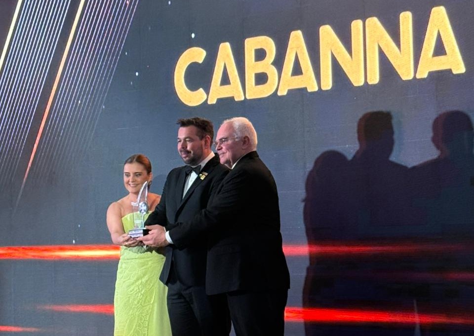 Cabanna Móveis recebe prêmio internacional de Qualidade e Gestão Responsável no Panamá