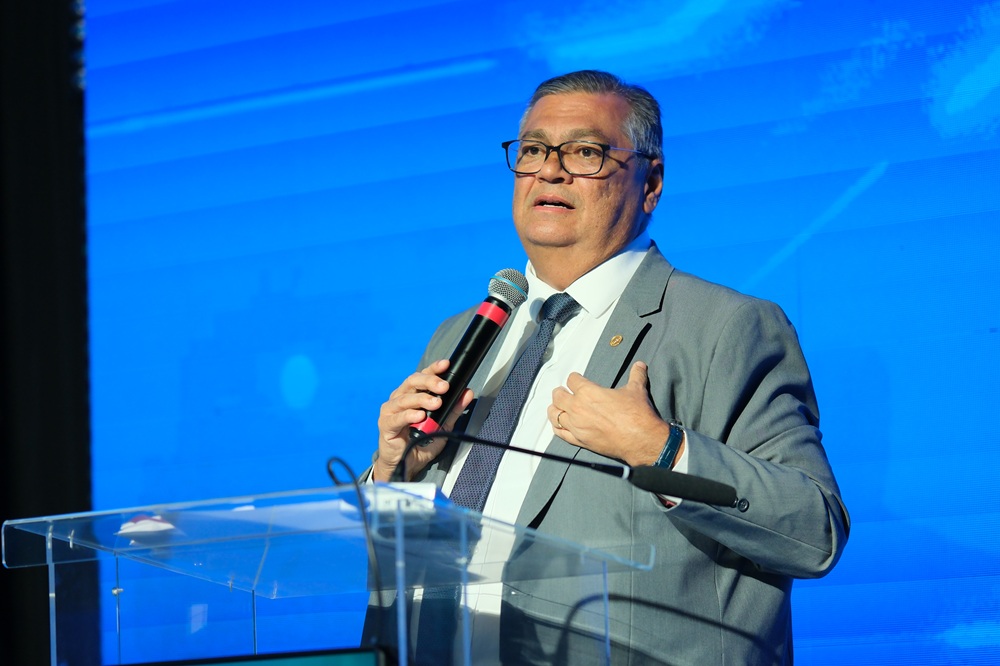 Ministro Flávio Dino defende modelo híbrido dos cartórios como mais adequado