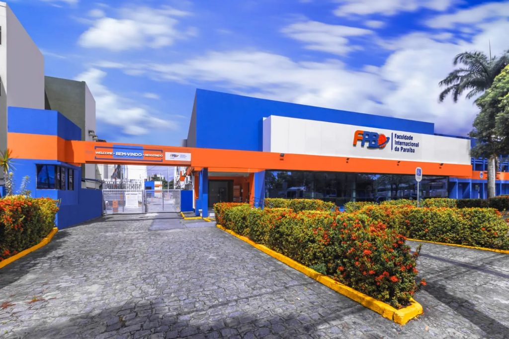 FPB conquista 108 estrelas no Guia da Faculdade 2025 com crescimento de 33% em cursos 4 estrelas