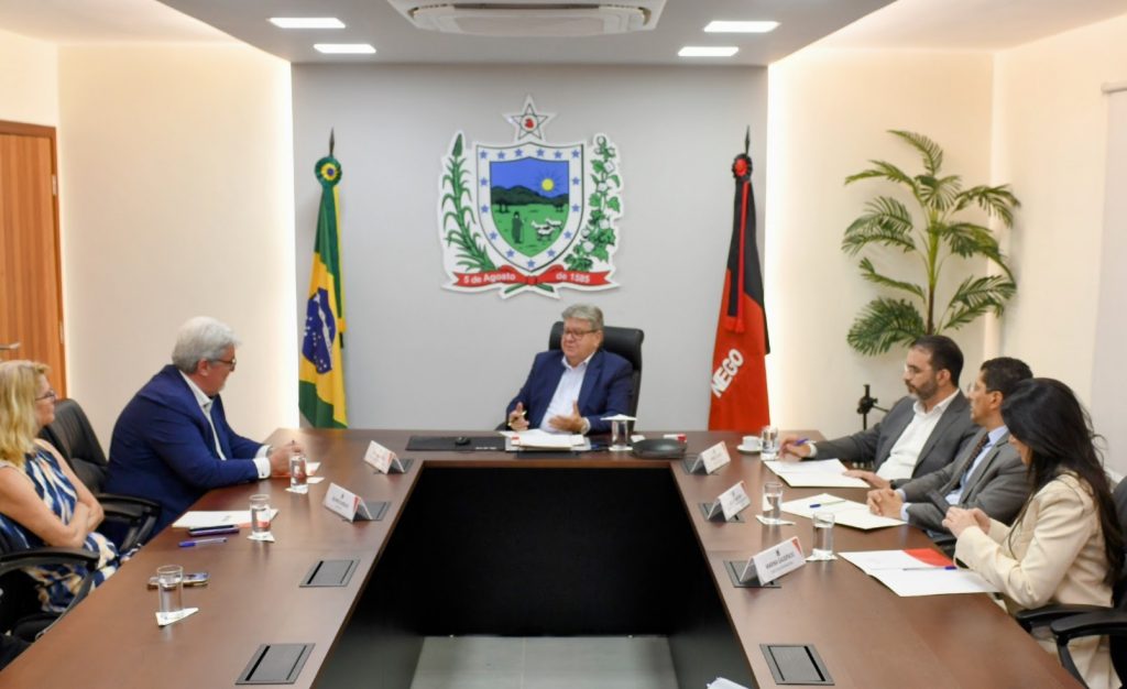 Govenador apresenta potencial da Paraíba em turismo e energias renováveis para cônsul da Alemanha