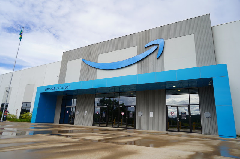 Amazon acelera expansão no Brasil e adiciona mais de 100 centros logísticos em sua rede