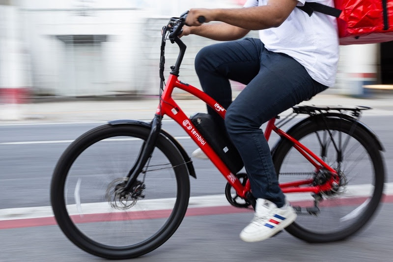 iFood anuncia até R$300 milhões para expandir entregas com e-bikes