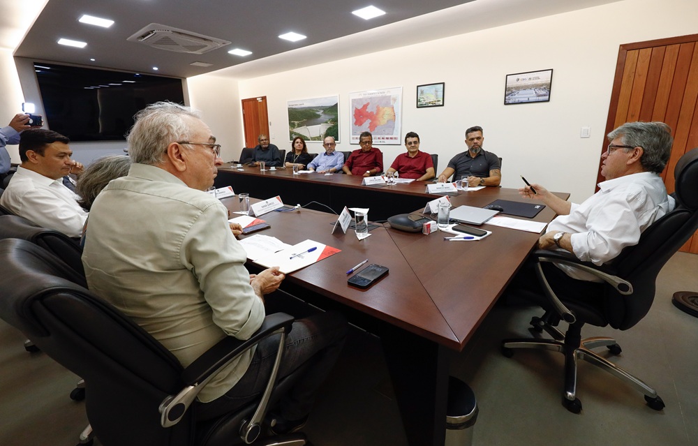 Governador anuncia atualização do PCCR dos jornalistas e criação do PCCR da Orquestra Sinfônica da PB